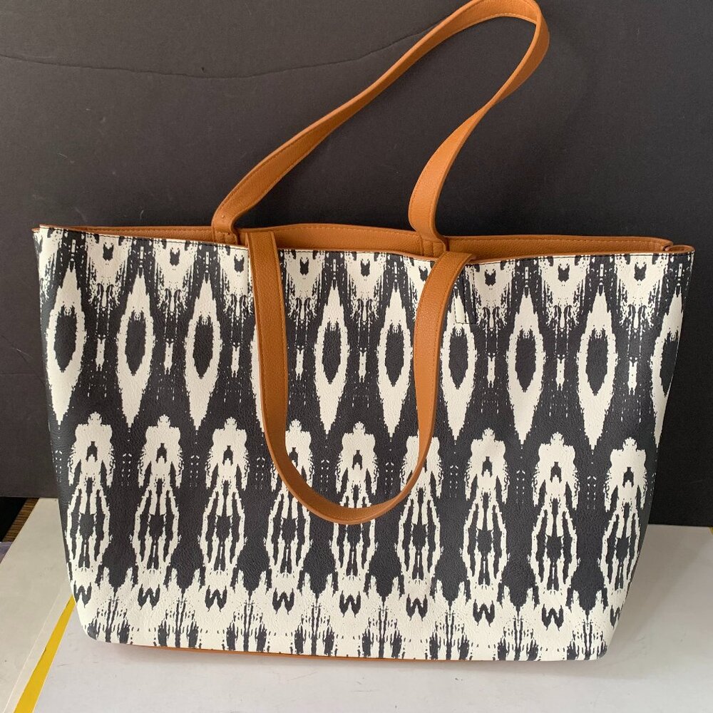 NEIMAN MARCUS LARGE TOTE TRIBAL AZTEC PRINT WITH ZIPPED CLUTCH WALLET